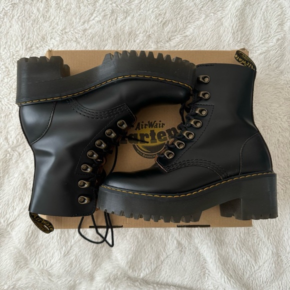 Dr Martens Leona Women’s Vintage Smooth Leather Heeled Boots - Black - Picture 3 of 11
